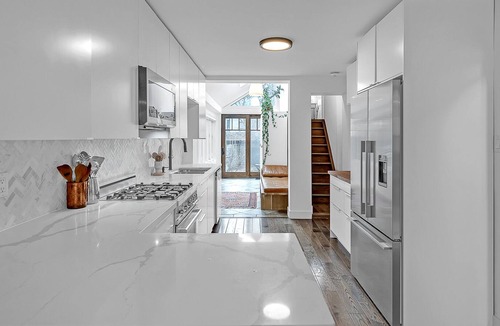 Leslieville House | Charming 2-Bed, 1-Bath Fully Furnished Home with Parking in Toronto!