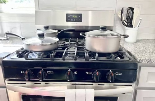 West Hartford Apartment | Charming 2-bedroom apartment with AC in West Hartford