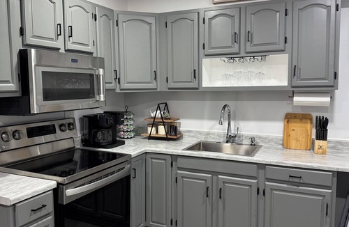 New London Apartment | Charming 2-bedroom apartment with WiFi, AC in wonderful New London