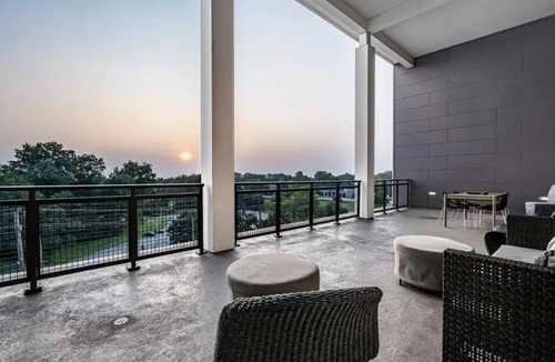 Beachwood Apartment | Charming 2-bedroom apartment with 24-HR Amenities in lovely Beachwood!