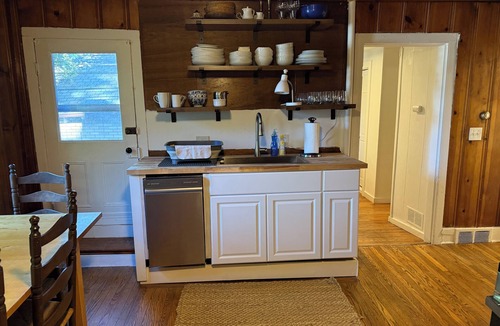 Kingston Apartment | Charming 2-bedroom apartment in cool Kingston with WiFi, AC