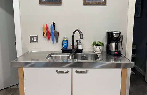 Westside Apartment | Charming 2-bedroom apartment with WiFi and AC in Tipp Hill, Syracuse.