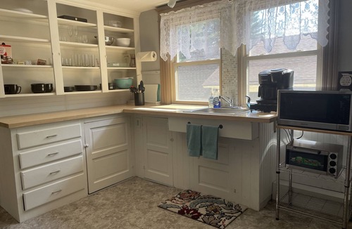 Auburn Apartment | Charming 2 bedroom apt in quiet neighborhood