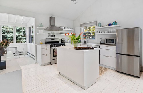 Noyack Cottage | Charming 2-bedroom cottage in Sag Harbor with AC, WiFi