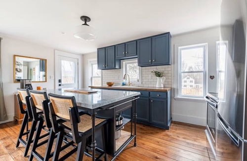 Fishs Eddy Cottage | Charming 2-bedroom Country Cottage with Hot Tub