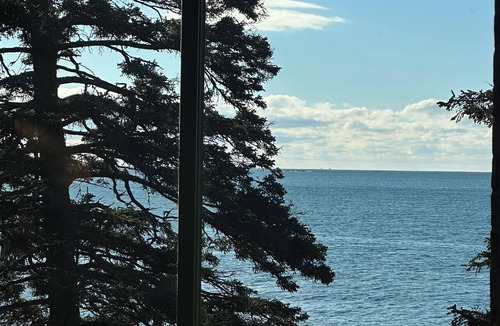 Spruce Head Cottage | Charming 2-bedroom cottage on the ocean with private beach