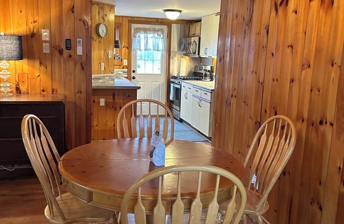 Alburg Cottage | Charming 2-bedroom cottage with AC and WiFi nestled in a peaceful setting~