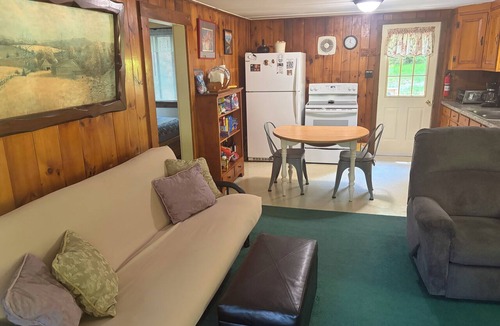 Andover Cottage | Charming 2-bedroom cottage with AC in peaceful Andover