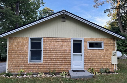 Naples Cottage | Charming 2-bedroom cottage on Long Lake in Naples ME