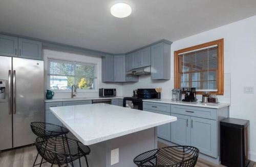 Montville House | Charming 2-bedroom house in marvelous Montville with WiFi, AC