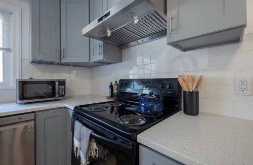 Montville House | Charming 2-bedroom house in marvelous Montville with WiFi, AC