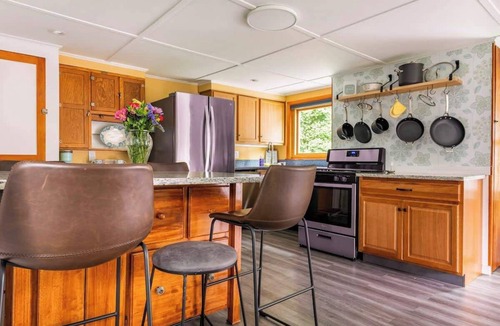 Woburn Condo | Charming 2 bedroom Townhome w/private office suite
