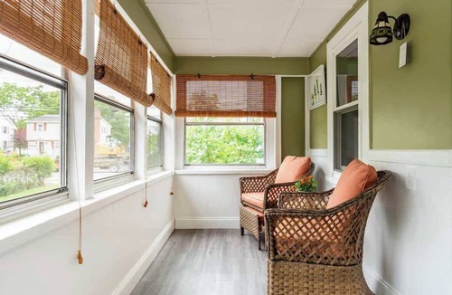 Woburn Condo | Charming 2 bedroom Townhome w/private office suite