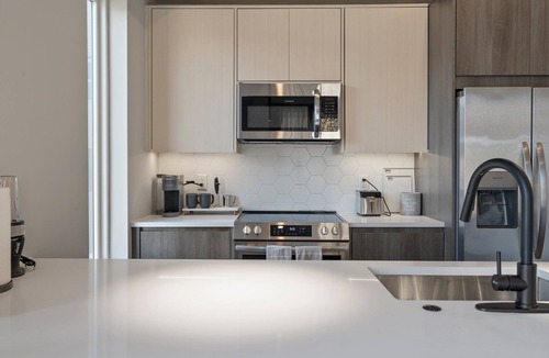 Mantua Apartment | Charming 2-bedroom apartment with AC in University City Philadelphia