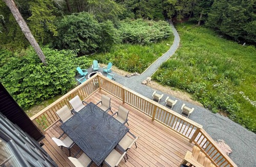 Livingston Manor Ski Chalet | Charming 3-bedroom chalet in marvelous Livingston Manor with a majestic Stream