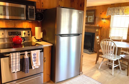 South Yarmouth House | Charming 3 bedroom & 3 full bath house in S. Yarmouth with AC - walk to beach!