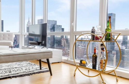 Midtown East Apartment | Charming 3-bedroom apartment with AC in vibrant New York