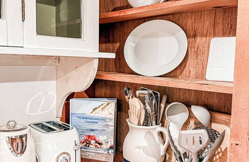 Vineyard Haven Cottage | Charming 3-bedroom Cottage with AC in Oak Bluffs - Sleeps 8