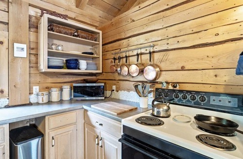 Franklin Cottage | Charming 3-bedroom cottage on Lake Carmi in Franklin with WiFi and AC