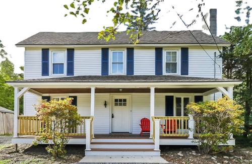 Lenox House | Charming 3-bedroom farmhouse in Lenox