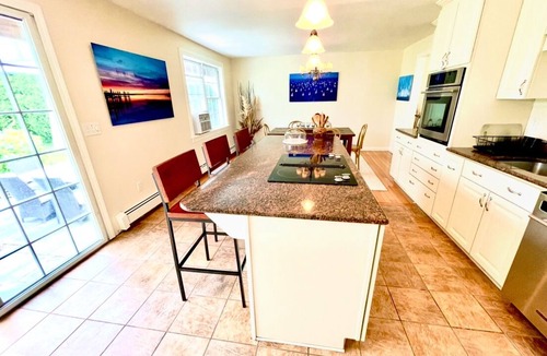 Pawcatuck House | Charming 3 bedroom house in Stonington