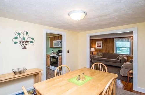 North Conway House | Charming 3-bedroom house in Downtown North Conway, Pet Friendly