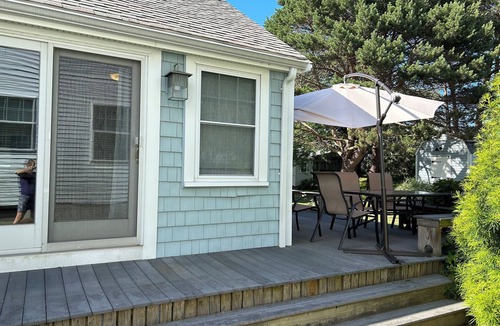 Kenberma House | Charming 3-bedroom house with AC & WiFi in Hull; steps to Nantasket beach