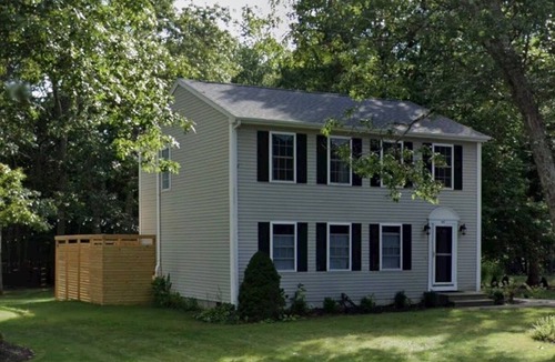 Charlestown House | Charming 3-bedroom house in delightful Charlestown with AC sleeps 8 beach pass