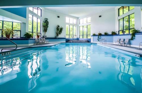 Killington Apartment | Charming 3BR-2BA Condo in Sunrise Village at Ski Resort, Pool, Hot Tub, Sports Center