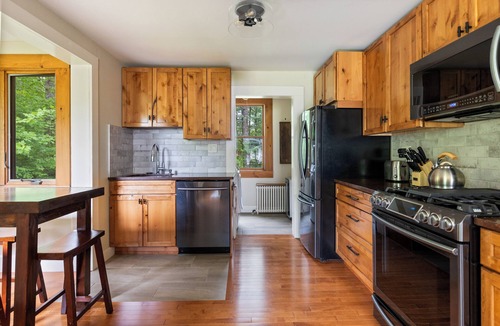 Hillcrest House | Charming 3br 2ba home, one block from downtown