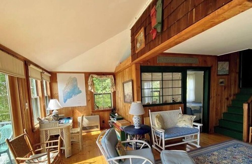 Isle of Springs Cottage | Charming 3BR cottage with king bed and two twin rooms in Southport.