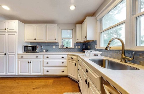 Falmouth Heights House | Charming 3BR Falmouth Cottage with Yard and AC near Beach and Main Street