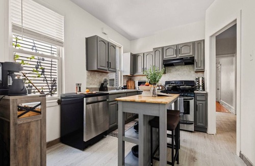 Hoboken House | Charming 3BR sec to Skyline Views - 20 Min to New York City - Near Met Life