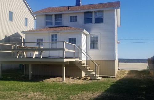 Old Lyme Cottage | Charming 4-bedroom beach front cottage in beautiful Old Lyme Ct