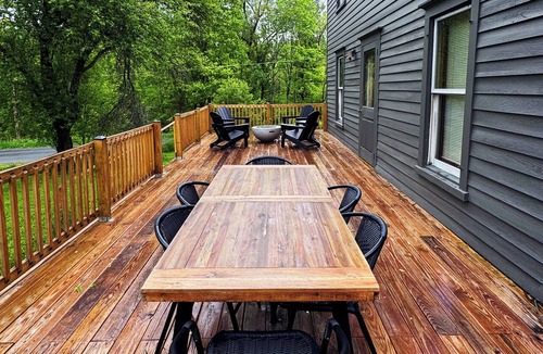 Franklin House | Charming 4-bedroom farmhouse in brilliant Franklin with AC