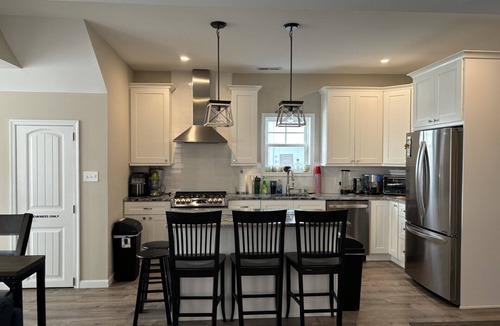 A-Zone House | Charming 4-bedroom house with WiFi and AC on beach block in Brigantine