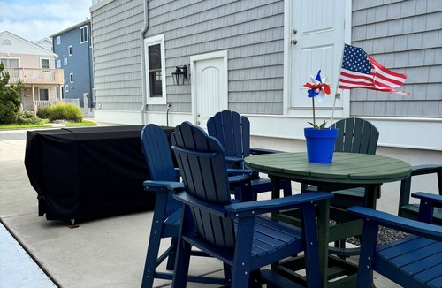 A-Zone House | Charming 4-bedroom house with WiFi and AC on beach block in Brigantine