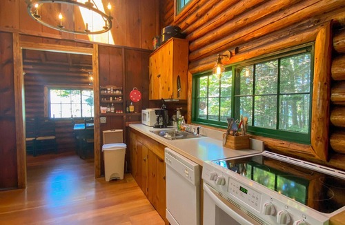 East Boothbay Cabin | Charming 4-Bedroom Linekin Log Cabin in Boothbay, ME with stunning waterfront views.
