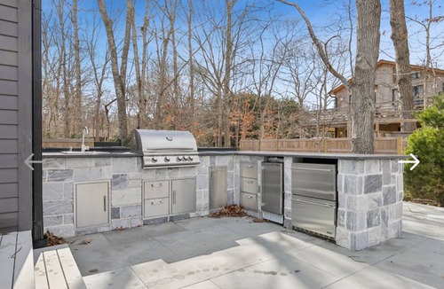 Clearwater Beach House | Charming 4-bedroom house with fitness room and AC in lovely East Hampton
