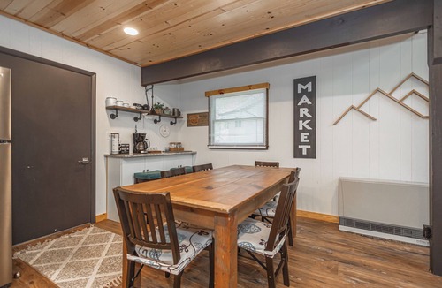Lake Harmony Estates House | Charming 4-bedroom house with WiFi and AC in beautiful Lake Harmony.