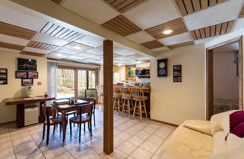 Shinnecock Hills House | Charming 5-bedroom house in Southampton, Heated pool and hot tub, outdoor bar