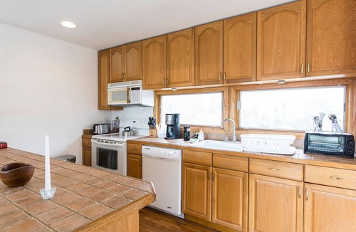 Shinnecock Hills House | Charming 5-bedroom house in Southampton, Heated pool and hot tub, outdoor bar