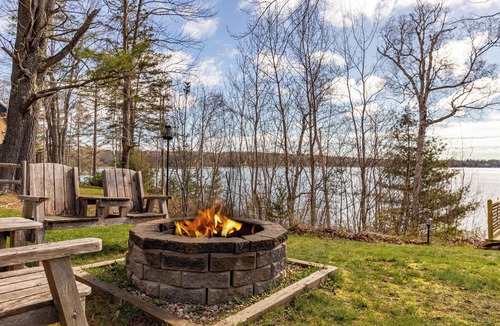 Trenton House | Charming Acadia beachfront cottage, close to Acadia National Park & Bar Harbor.