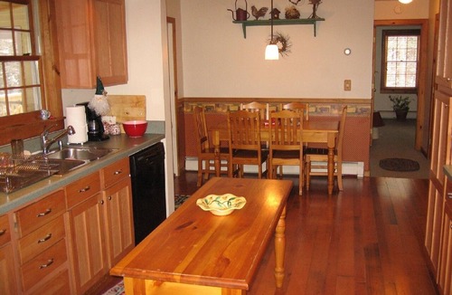 Londonderry House | Charming and Spacious Vermont farmhouse SPECIAL RATES FOR 30+ DAY RENTAL