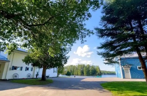 Irondale Cottage | Charming and spacious, 4 bed, 2 bath, lakefront cottage