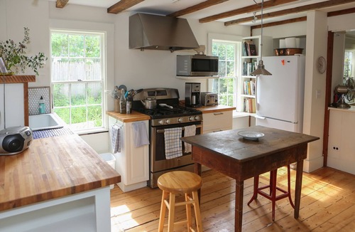 Wellfleet House | Charming Antique in Wellfleet Center- walk to shops, beach!