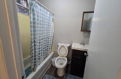 Camden Apartment | Charming apartment in beautiful Camden near Philadelphia