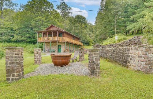 Austin House | Charming Austin Cabin on 96 Acres of Land!