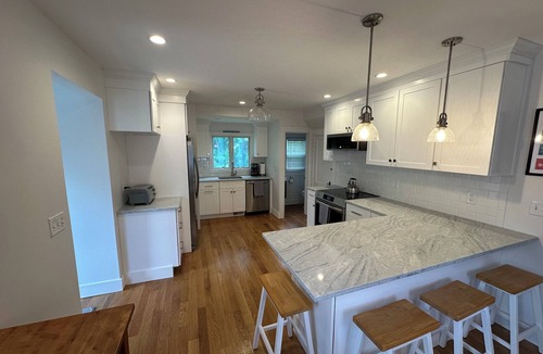 Westbrook Center House | Charming Beach House-Short walk to Private Beach