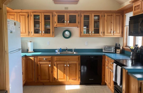 Ocean Park House | Charming beachfront cottage--private beach access and ocean views